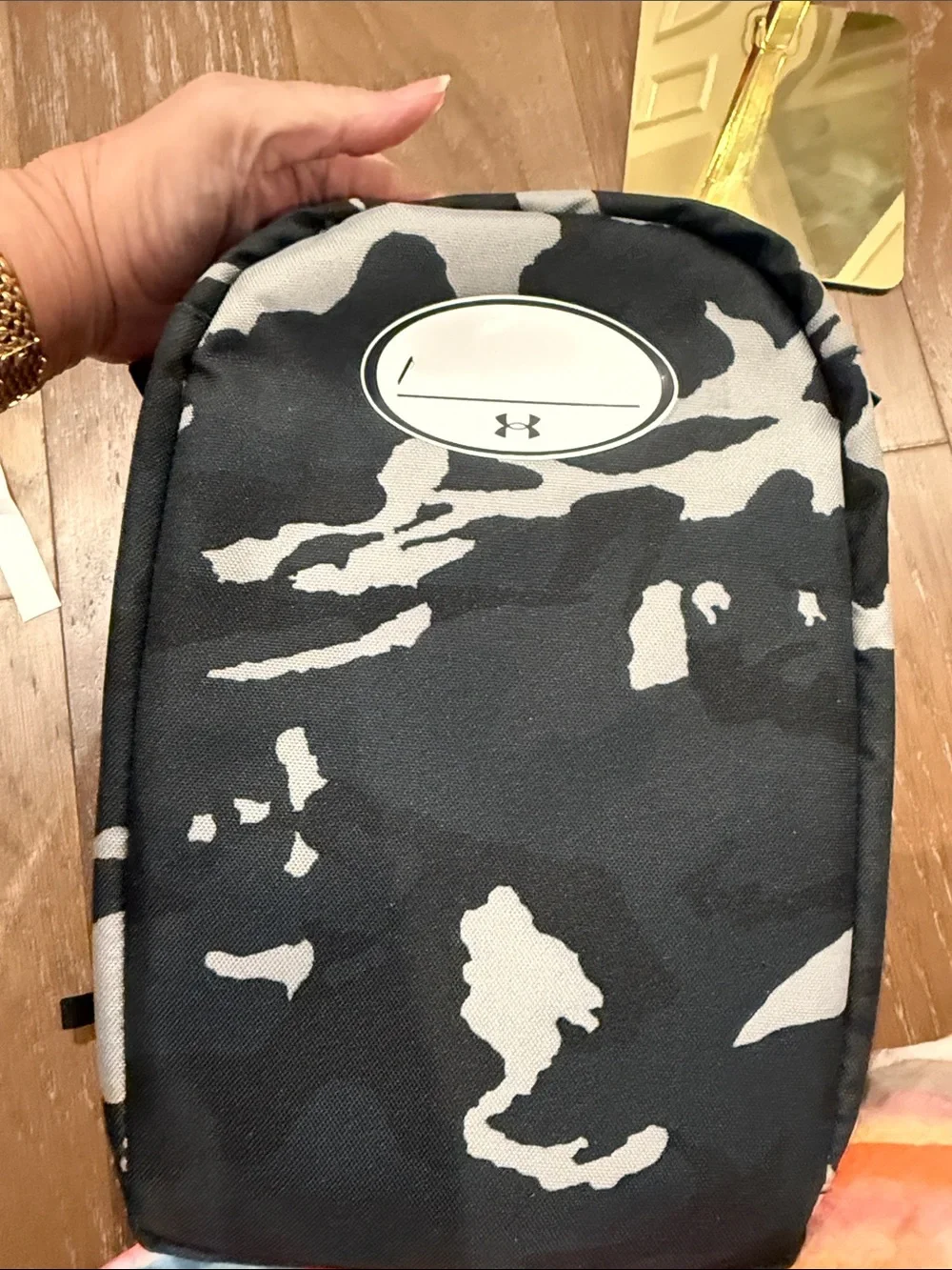 Under Armour Black & Gray Camo Belt Insulated Lunch Bag with Yellow Logo - Picture 5 of 12